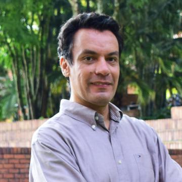 Andrés Navarro Newball, profesor de la Javeriana Cali
