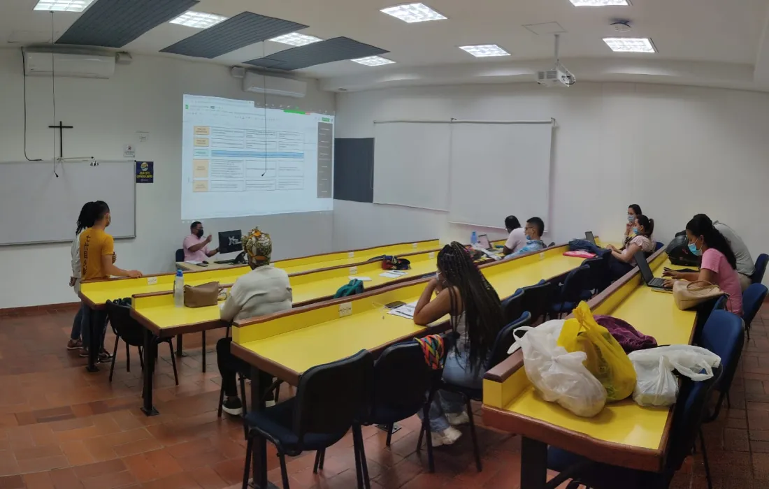 Fotografía de una de las clases del Diplomado Fotografía de una de las clases del Diplomado