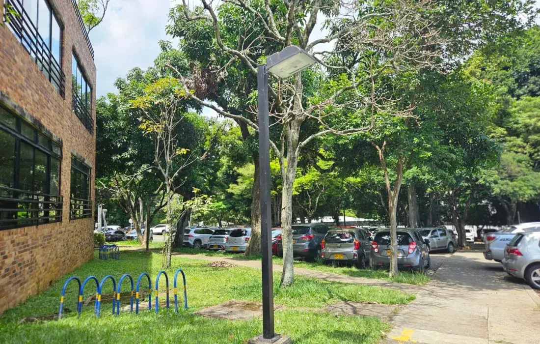 Javeriana Cali acelera el recambio a iluminación LED: 93% del campus ya opera con tecnología eficiente  