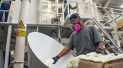 Este emprendimiento aprovecha la materia prima de los pañales desechables: celulosa, polipropileno, polietileno y un polímero super absorbente Este emprendimiento aprovecha la materia prima de los pañales desechables: celulosa, polipropileno, polietileno y un polímero super absorbente