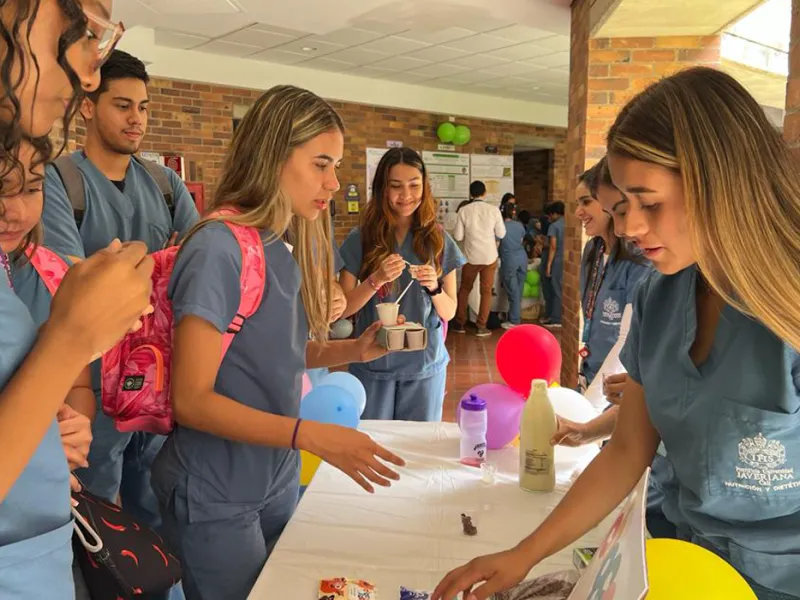 Estudiantes de Nutrición y Dietética sorprendieron con sus propuestas alimentarias en el Encuentro de Trabajos Finales