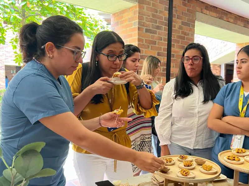 Estudiantes de Nutrición y Dietética sorprendieron con sus propuestas alimentarias en el Encuentro de Trabajos Finales