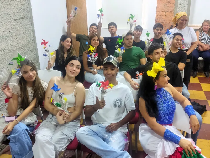 ¡100 años de tradición caleña que los javerianos ayudan a preservar en las macetas de alfeñique! 