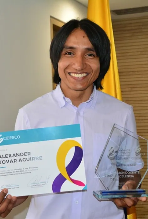 Profesor Alexander Tovar Aguirre, ganó el Premio Innovación Docente de Excelencia Cidesco 2023 