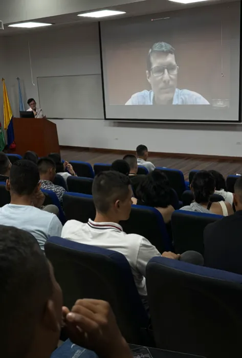 Conferencia Estrategia y Planeación Cadetes Escuela Militar de Aviación en Javeriana Cali